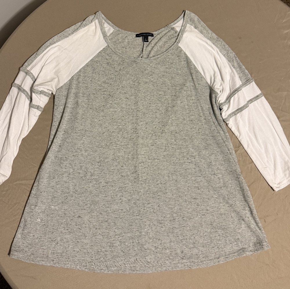 Signature Studio Gray Long Sleeve Tee with Crew Neck and 3/4 Sleeves